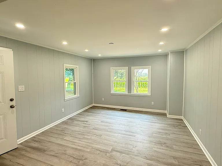 215 Newton Ln — Photo 21