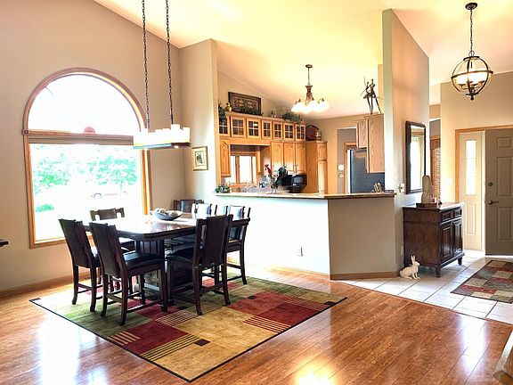 2nd image of 5572 Oak Hills Dr