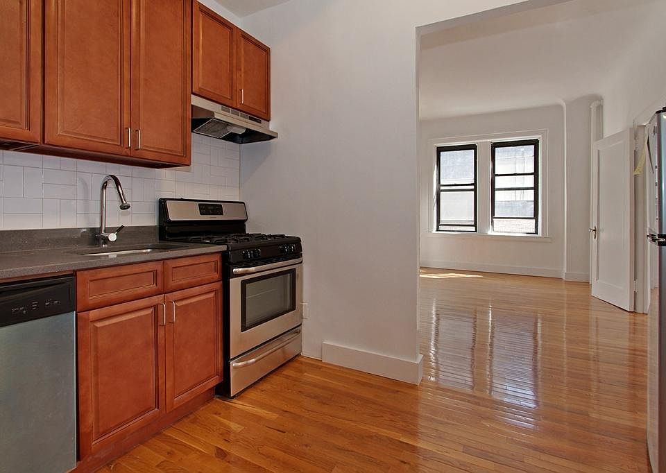 2nd image of 125 E 17th St APT 42