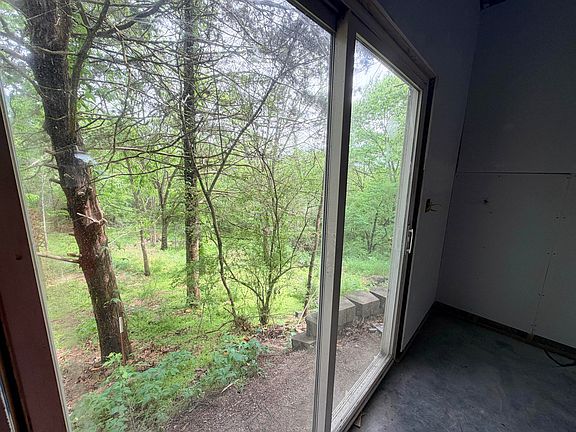5th image of 889 Powell Road