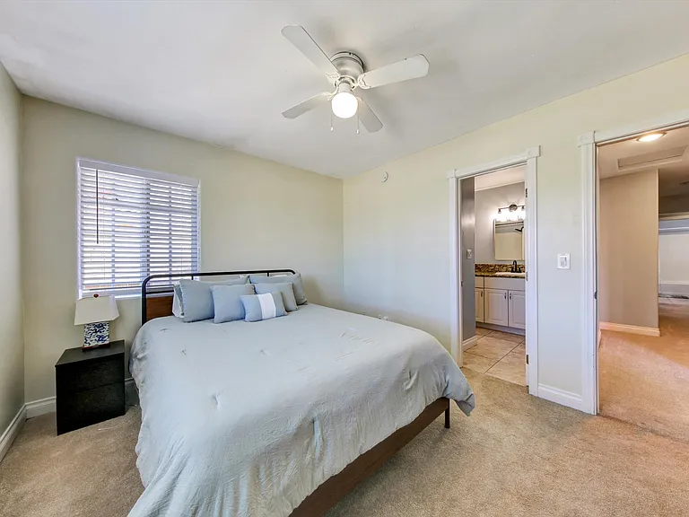 961 Florence St — Photo 12