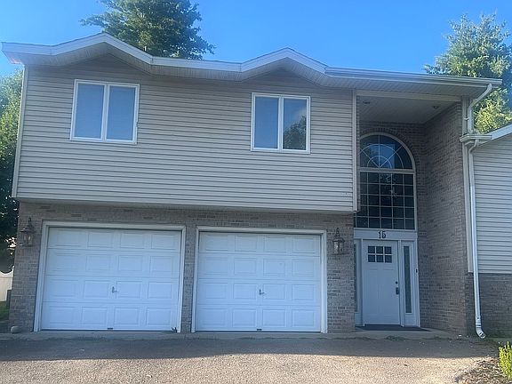 4th image of 15 White Birch Ct