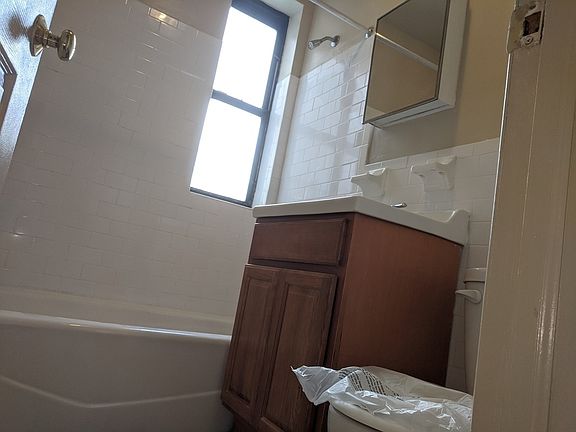5th image of 2390 Davidson Ave APT 1G