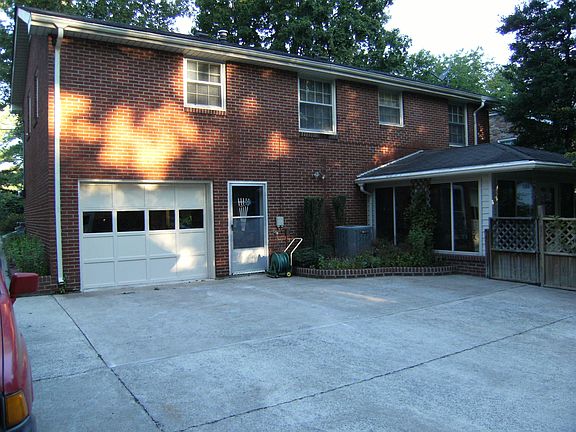 3rd image of 316 Honeyhill Dr