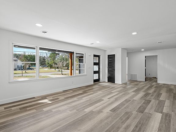 3rd image of 3807 Casey St.