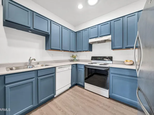 8800 N 107th Avenue #52, Peoria, AZ 85345