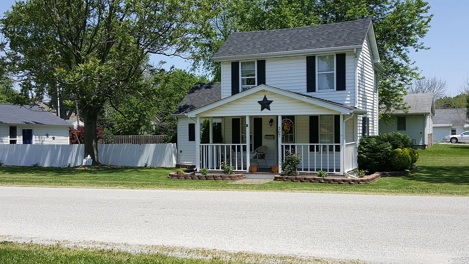307 N Pearl St photo 1