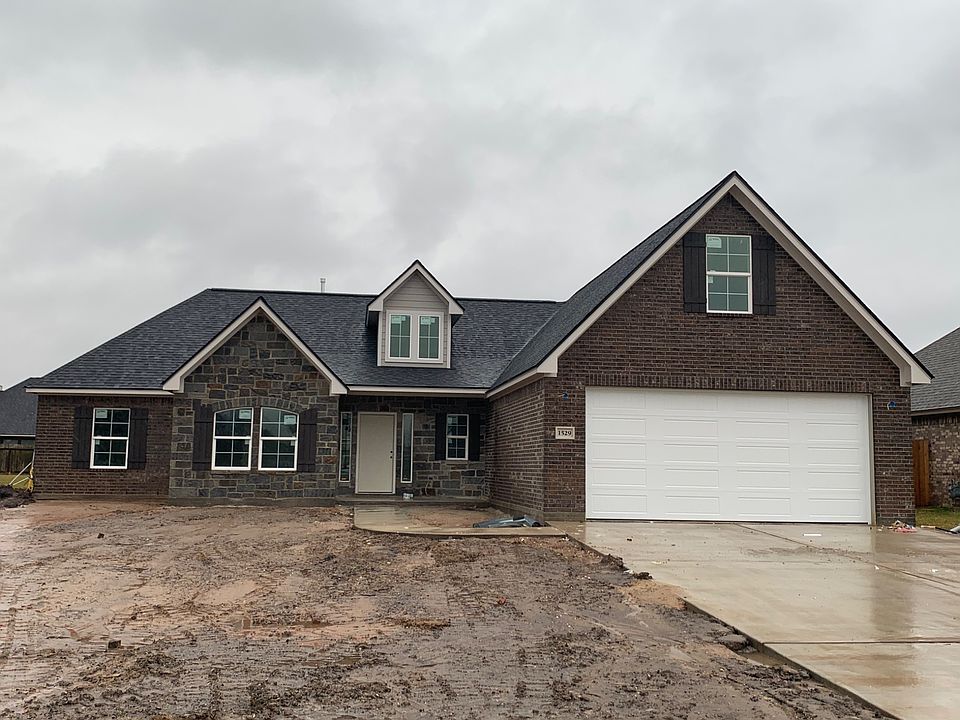 2nd image of 1529 N Blue Bonnet Ln