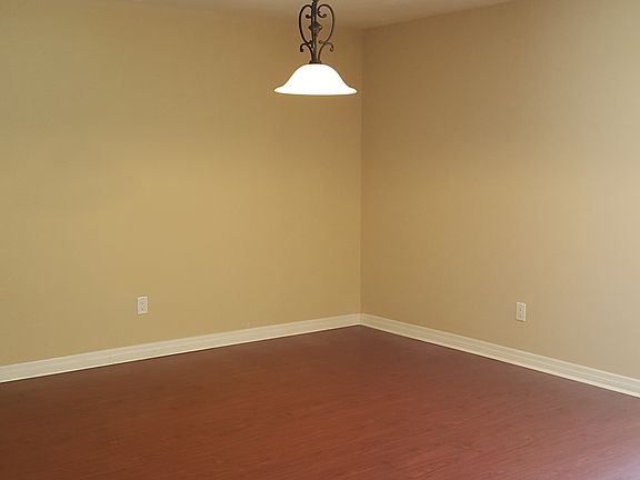 4th image of 606 Holley St