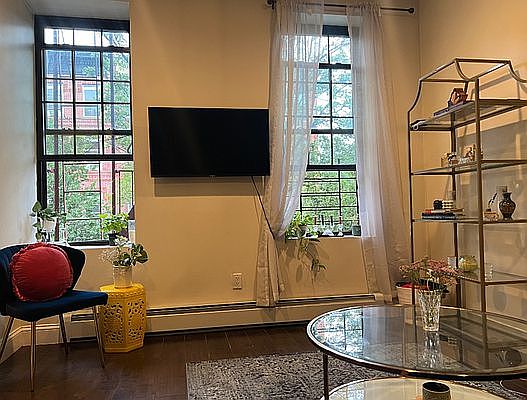 3rd image of 406 Tompkins Ave APT 2F