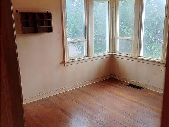 5th image of 1300 5th Ave S