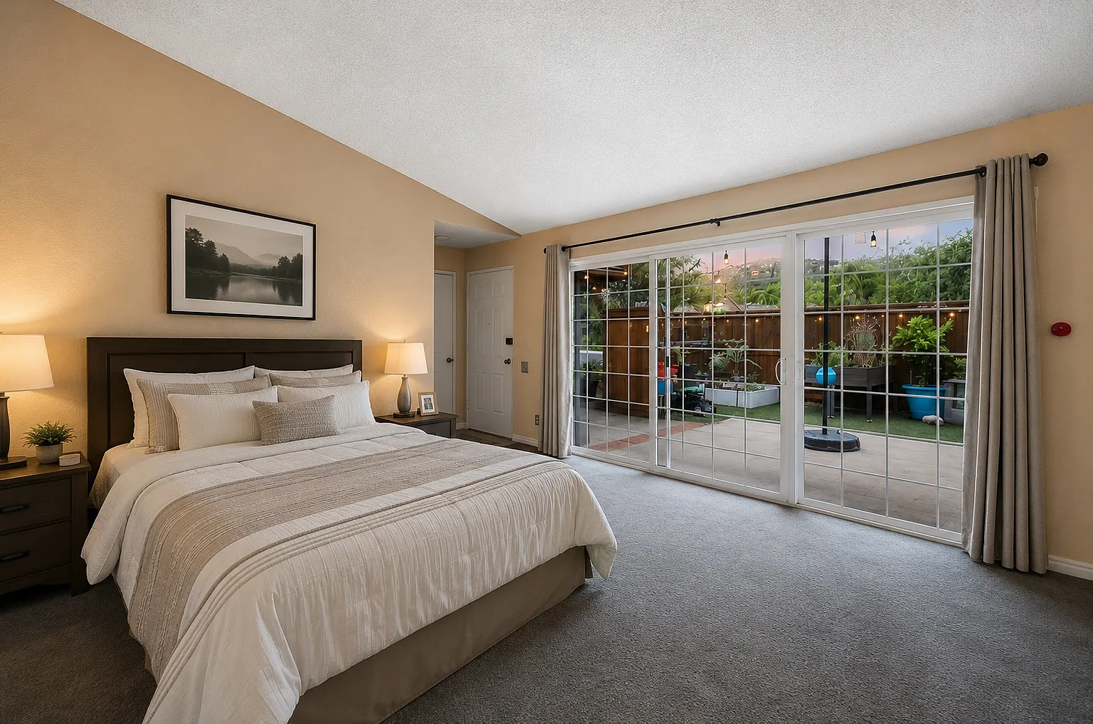 4 bed, 1237 sqft, $4,100 — Photo 2