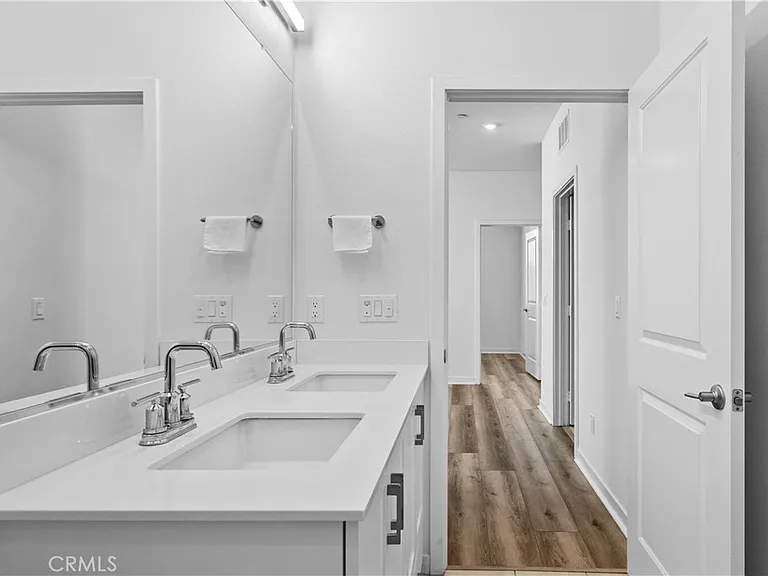 11769 Fenton Ave — Photo 19