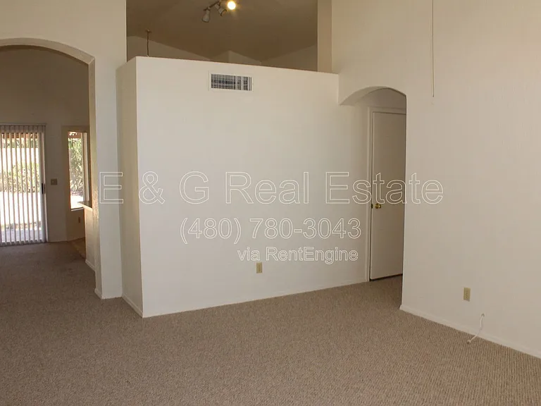 19455 N 34th St — Photo 2