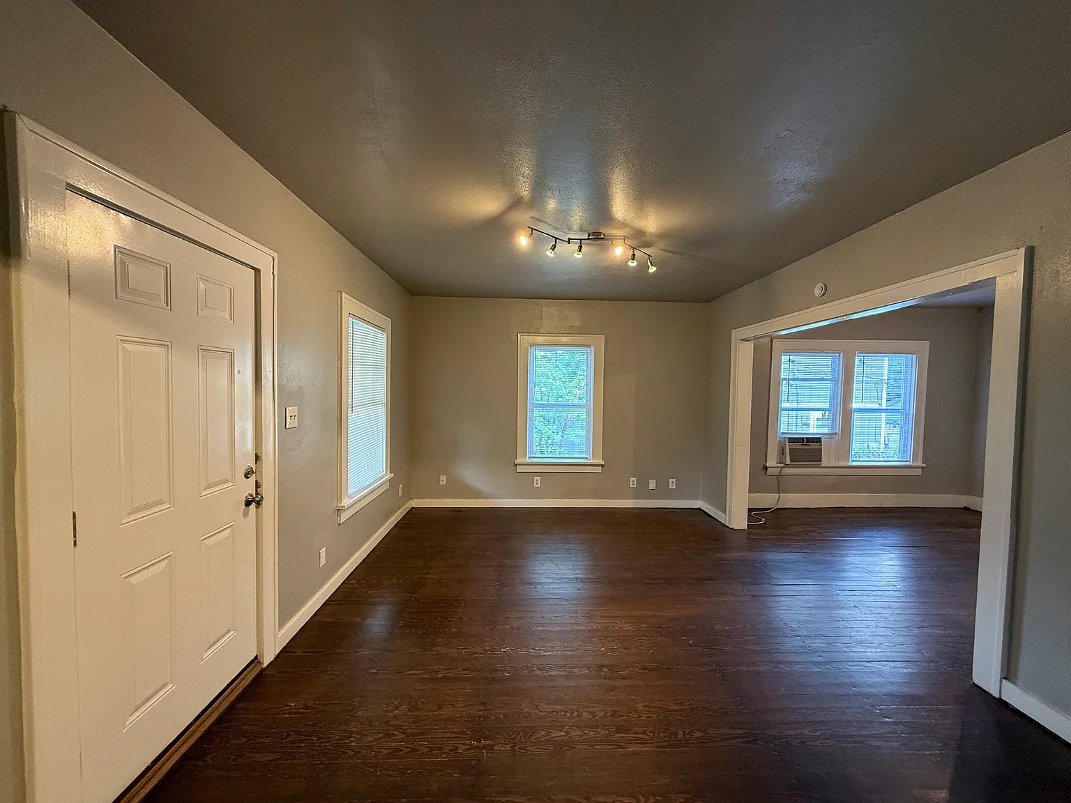 2 bed, 1054 sqft, $1,195 — Photo 3