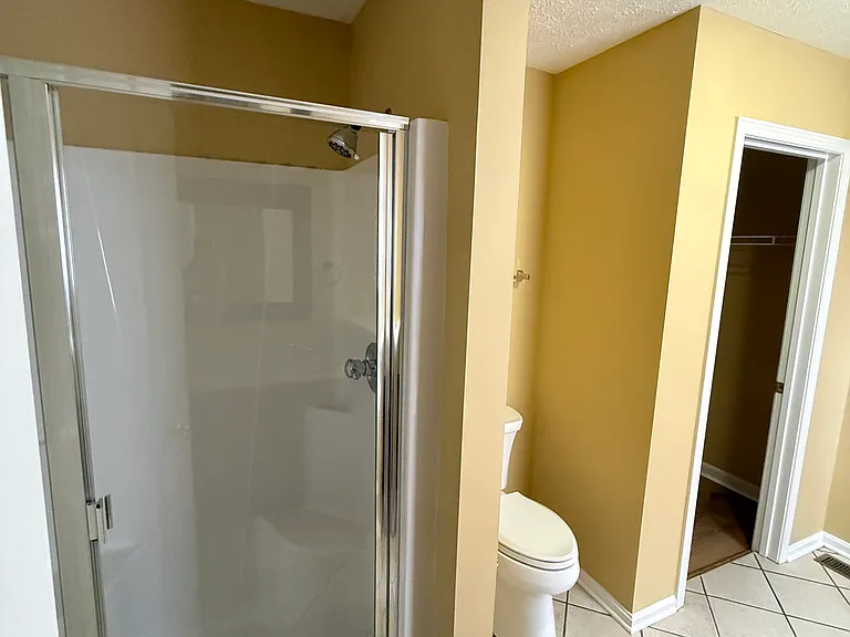1303 Bostwick Ln — Photo 10