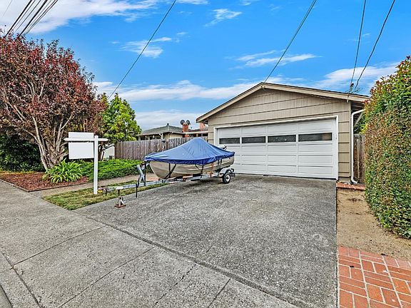 3rd image of 728 Montezuma Dr