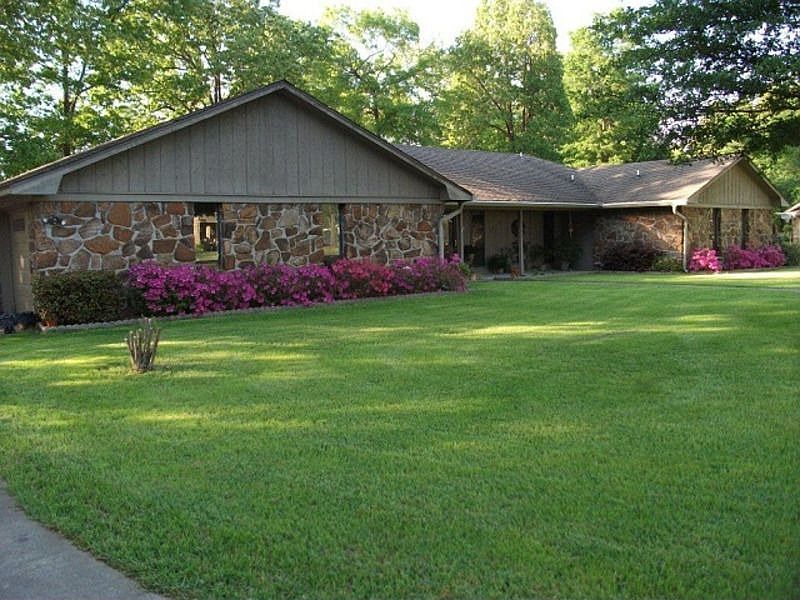 Welcome to 2215 Richmond Drive