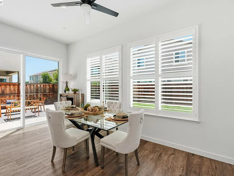 1550 Plumas Dr — Photo 12