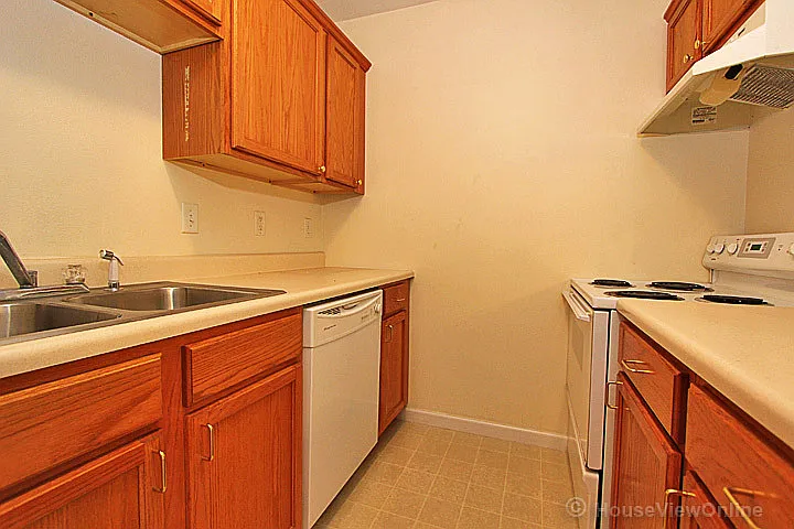2831 Hemlock Ct — Photo 7