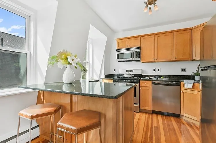 185 Hancock St — Photo 4