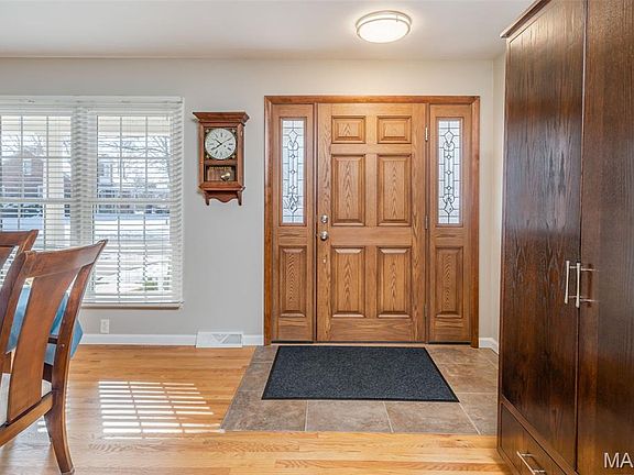 4th image of 803 Fieldcrest Dr