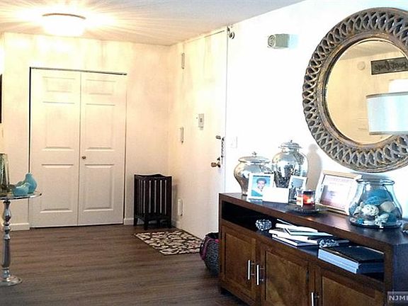 4th image of 300 Winston Dr APT 0823