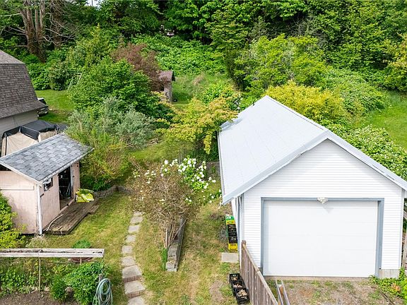 3rd image of 566 Thulin St