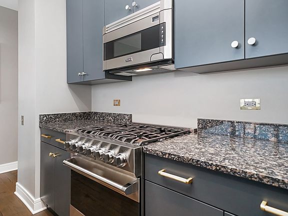 3rd image of 500 W Superior St Unit 1202