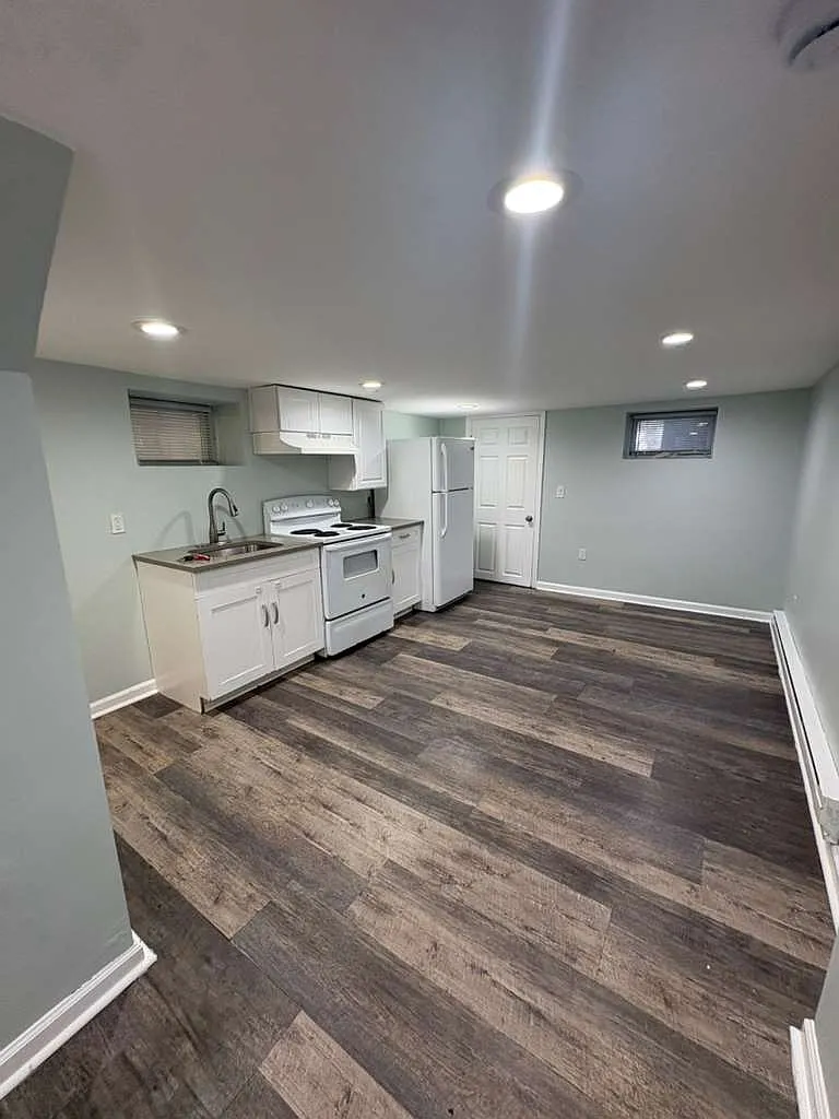 Building Photo - 238 Columbia Ave #B2