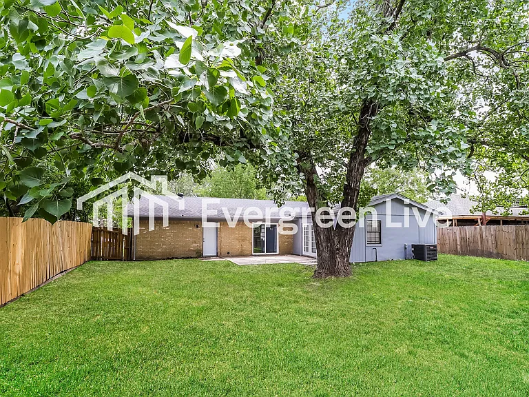823 Johnnie Row — Photo 15