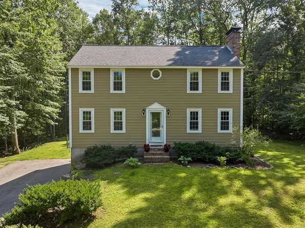 30 Lexington Dr, Hampstead, NH 03841