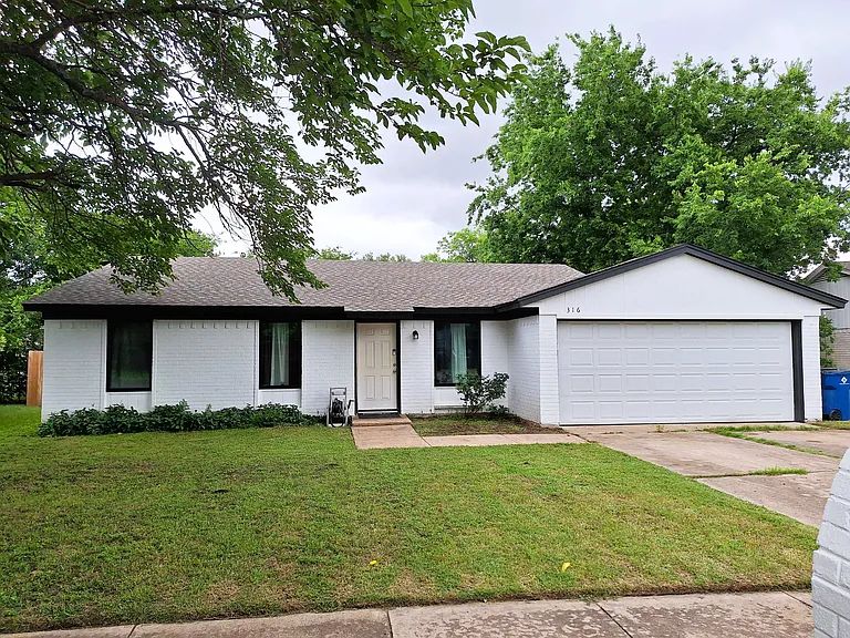 316 N Heights Dr — Photo 2