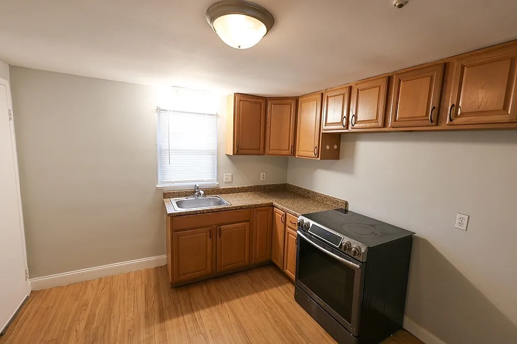 2 bed, 1.0 bath, 500 sqft, $2,200 — Photo 2