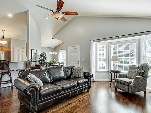 5th image of 5924 Highland Grove Dr