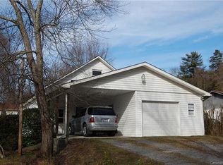 39 Gum St, Hendersonville, NC 28791