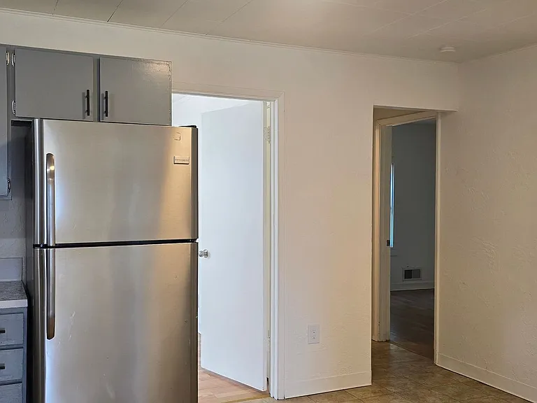 321 S 3rd St — Photo 3