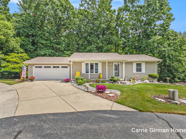 272 Chasseral Ct NW, Comstock Park, MI 49321