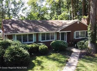 25 Townsend Dr, Middletown, NJ 07748