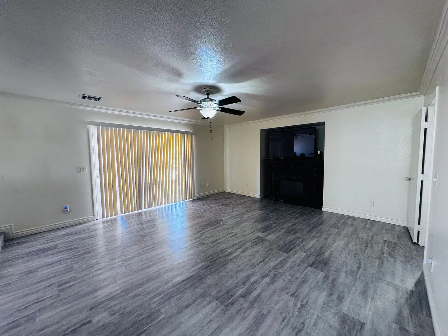 Beautiful 4 Bedrooms Home For Rent — Photo 4