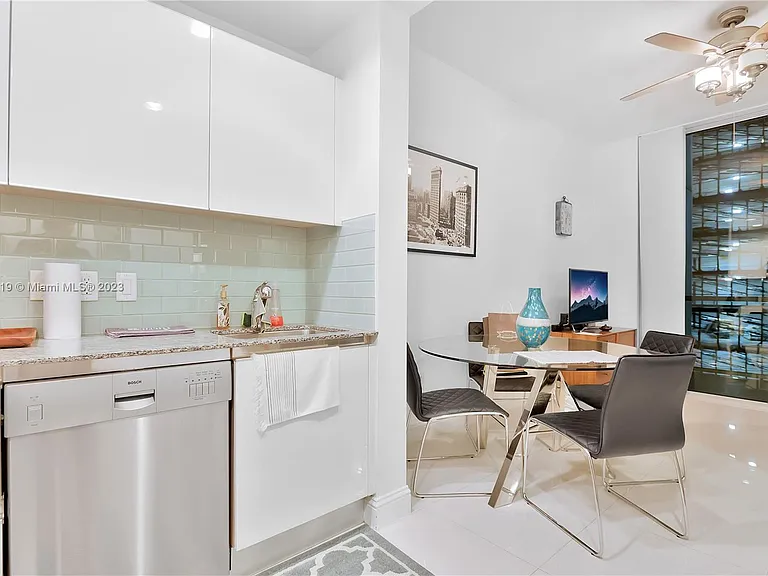 1060 Brickell Ave #405 — Photo 8