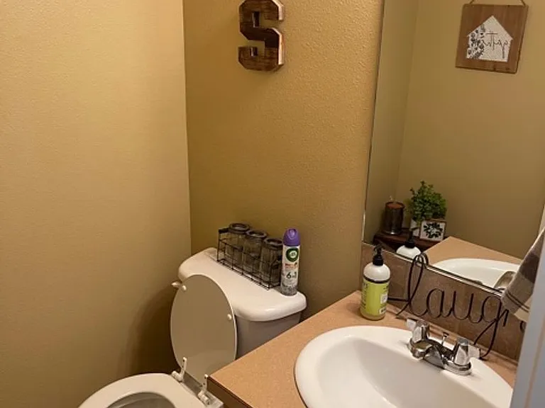 1675 NW Hemlock Ave — Photo 18