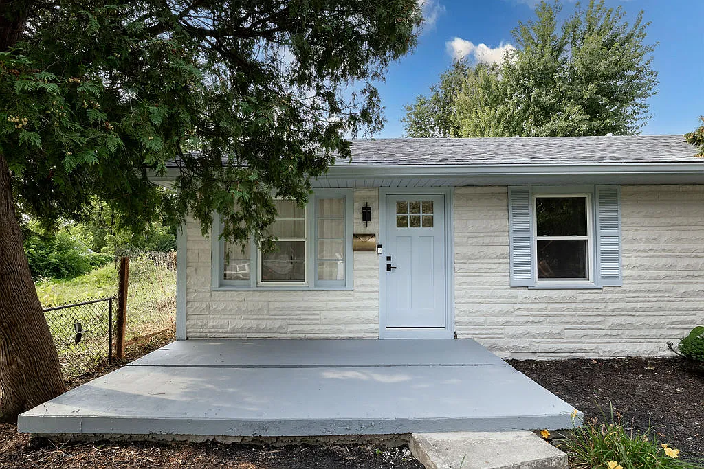 3 bed, 1.5 bath, 925 sqft, $2,100 — Photo 3