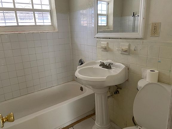 5th image of 1582 NE 174th St