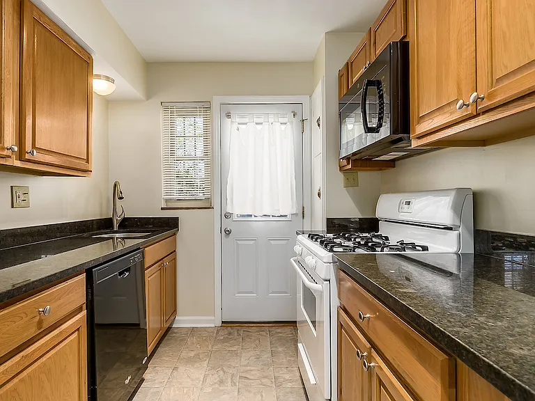 1653 Westwood Ave #D — Photo 14