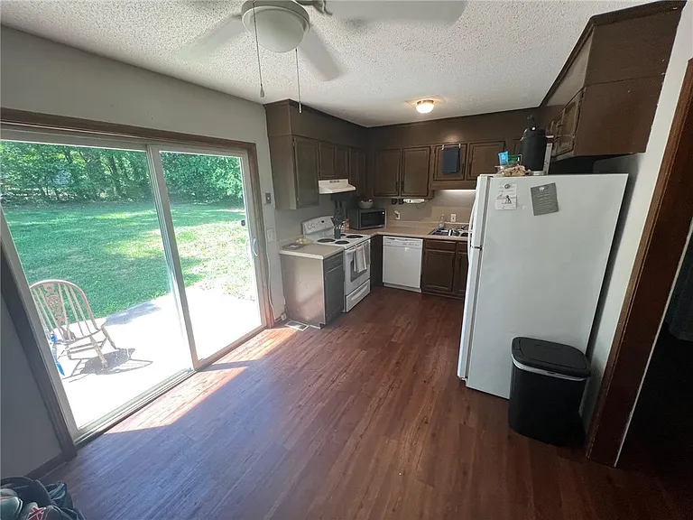 520 Ravenel Cir — Photo 2