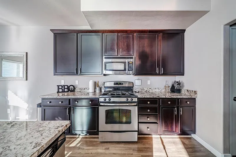3 bed, 2.5 bath, 1870 sqft, $2,795 — Photo 3