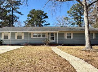 1113 Cherry Tree Dr, New Bern, NC 28562