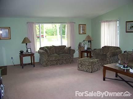 living room
						:
						HAS 3 SKY LIGHTS, LOTS OF SPACE FOR THE FAMILY