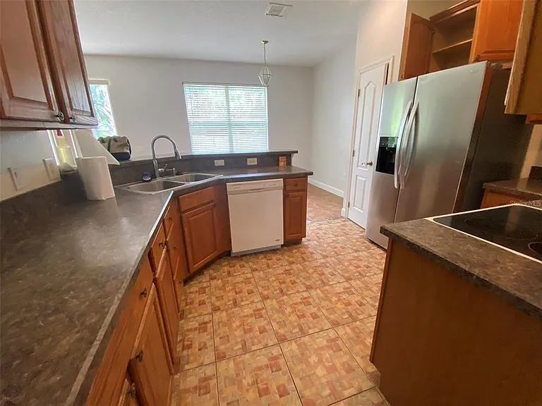 1004 Pine Tree Dr — Photo 8